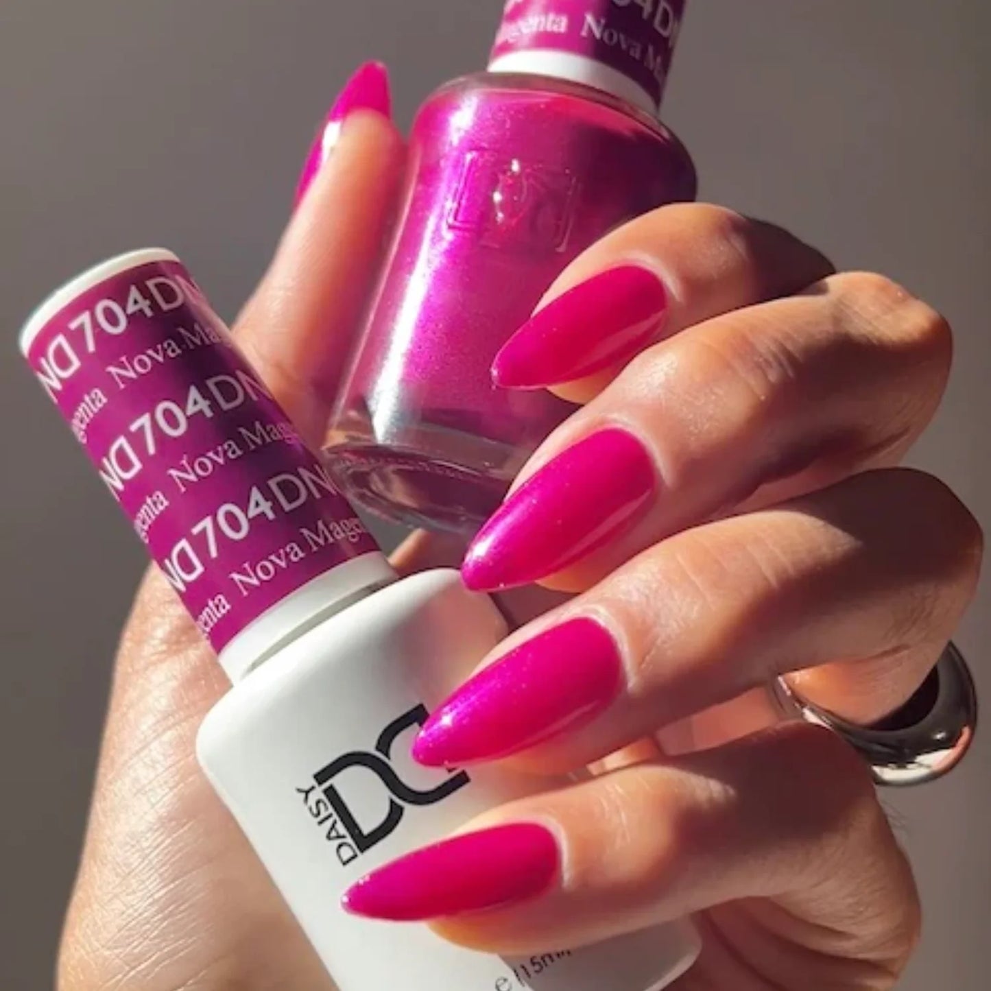 DND Gel Polish #704 - Nova Magenta