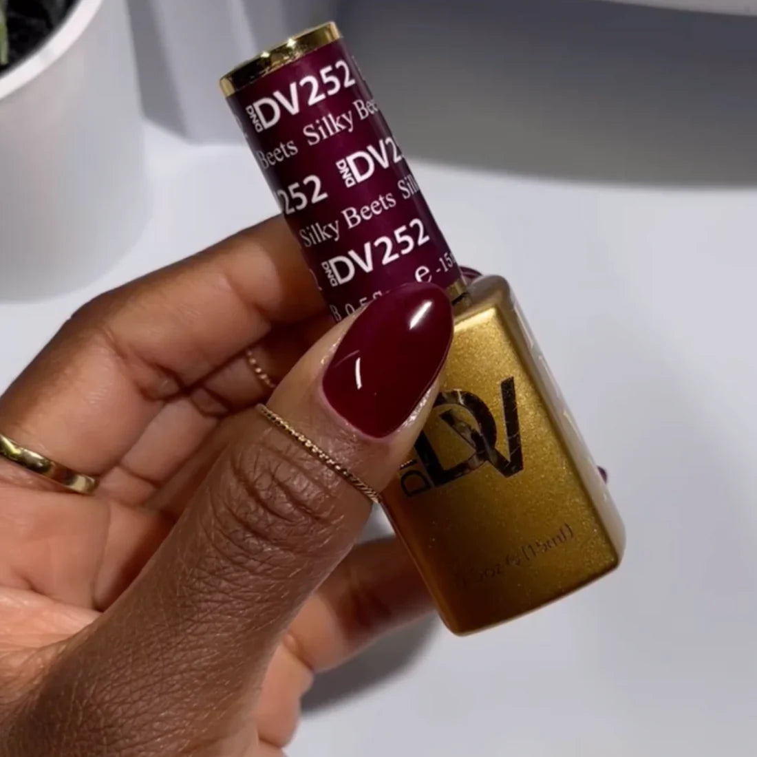 DIVA Gel Polish #252 - Silky Beets