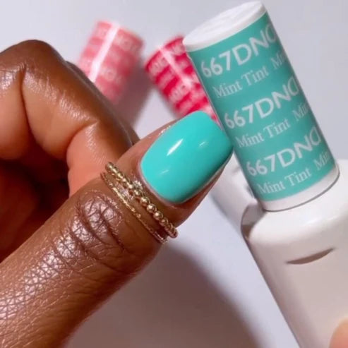 DND Gel Polish #667 - Mint Tint