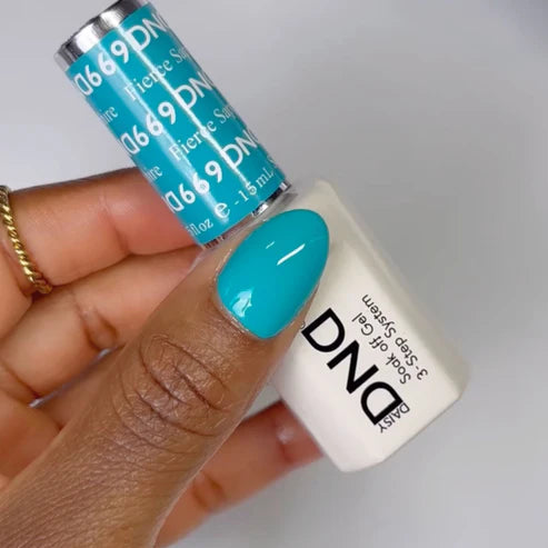 DND Gel Polish #669 - Fierce Sapphire
