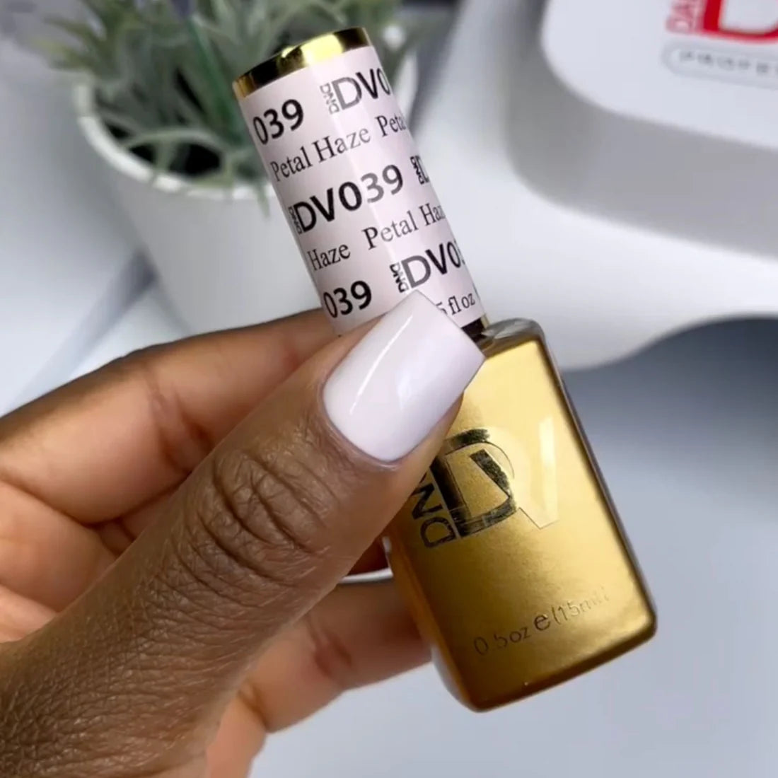 DIVA Gel Polish #039 - Petal Haze