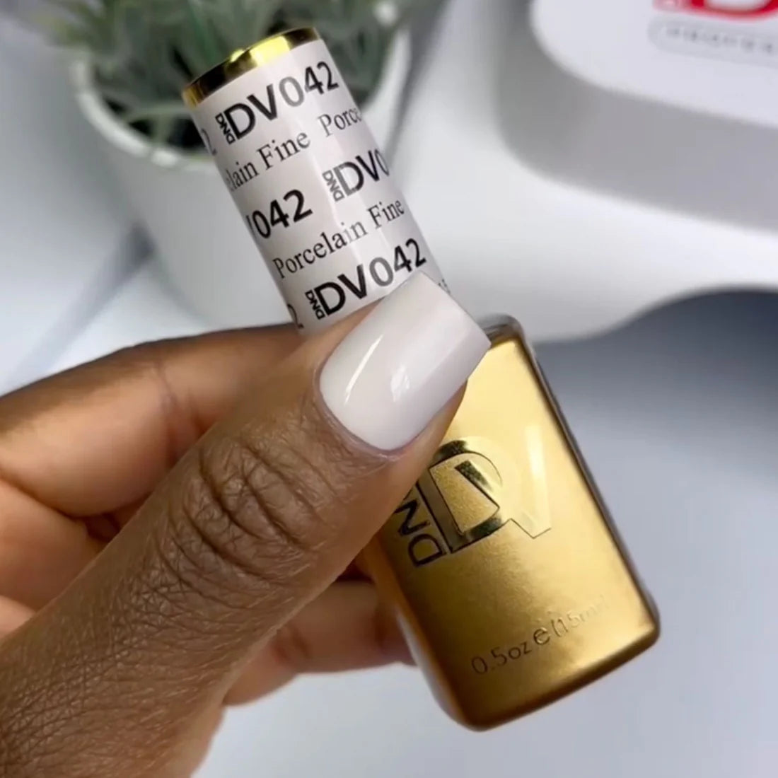 DIVA Gel Polish #042 - Porcelain Fine