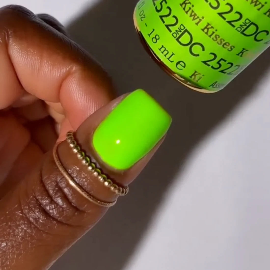 DC Gel Polish #2522 - Kiwi Kisses