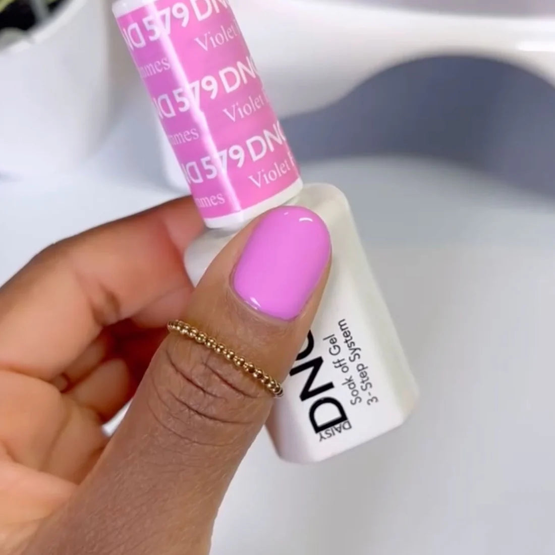 DND Gel Polish #579 - Violet Femmes